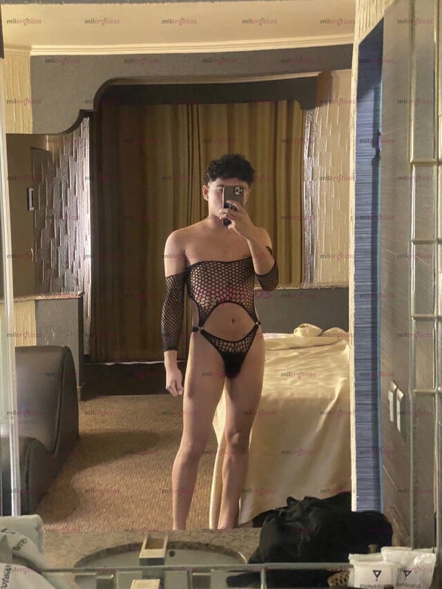 FOTOS DE TWINK CHAPARRITO Y MUY HOT, VEN Y DISFRUTA LO RICO QUE TE LA VOY A MAMAR