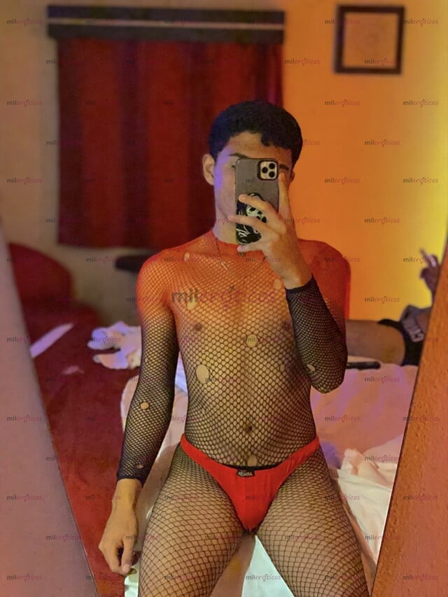 FOTOS DE TWINK CHAPARRITO Y MUY HOT, VEN Y DISFRUTA LO RICO QUE TE LA VOY A MAMAR