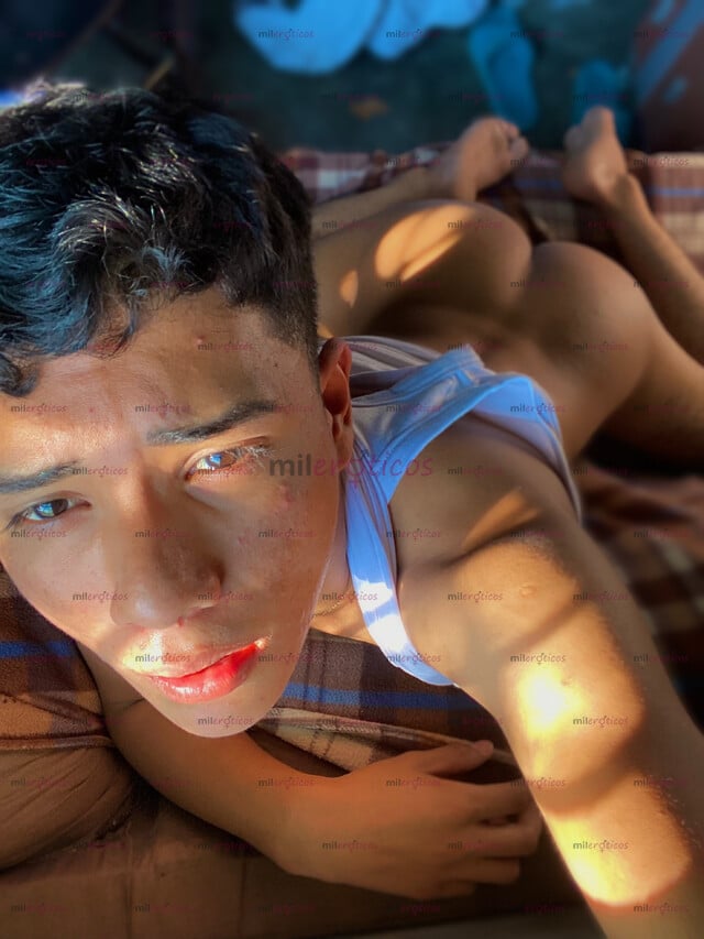 FOTOS DE TWINK CHAPARRITO Y MUY HOT, VEN Y DISFRUTA LO RICO QUE TE LA VOY A MAMAR