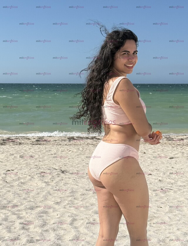 FOTOS DE HERMOSA PELINEGRA, MIS RIZOS TE CAUTIVARÁN SOY PETIT Y HERMOSA