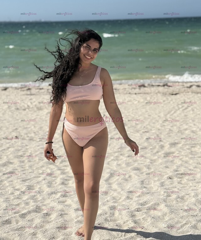 FOTOS DE HERMOSA PELINEGRA, MIS RIZOS TE CAUTIVARÁN SOY PETIT Y HERMOSA