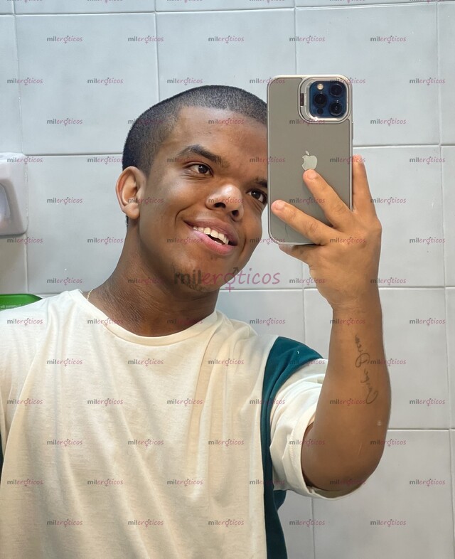 FOTOS DE CHICO DE 23AÑOS..PASIVO DE MEDELLÍN DISPONIBLE PARA CUMPLIR TÚS DESEOS