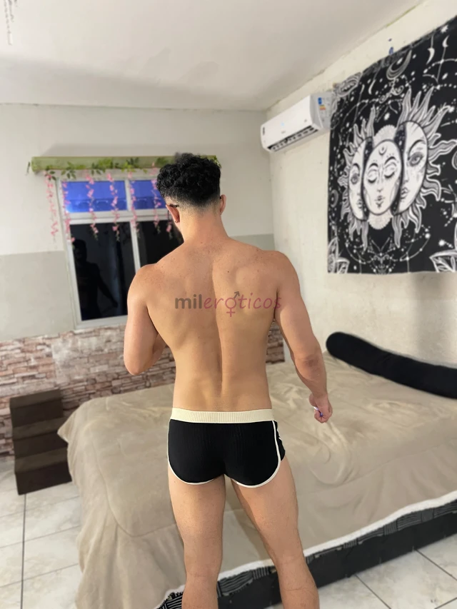 Sou massoterapeuta com foco no bem estar fisico e emocional masculino atendo em um espaco reservado limpo e confortavel onde cada detalhe e pensado pa...