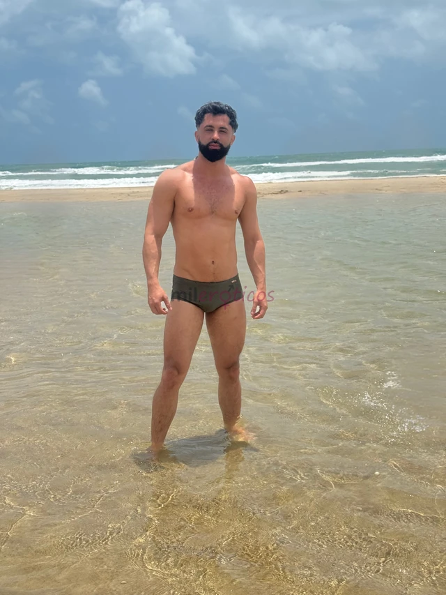 Sou massoterapeuta com foco no bem estar fisico e emocional masculino atendo em um espaco reservado limpo e confortavel onde cada detalhe e pensado pa...