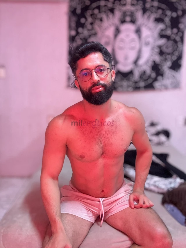 Sou massoterapeuta com foco no bem estar fisico e emocional masculino atendo em um espaco reservado limpo e confortavel onde cada detalhe e pensado pa...