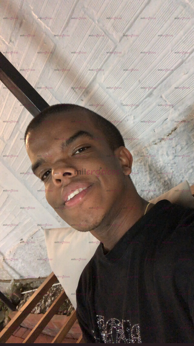 FOTOS DE JOVEN DE 23 AÑOS PASIVO..DISPUESTO A CUMPLIR TÚS DESEOS Y FANTASÍAS