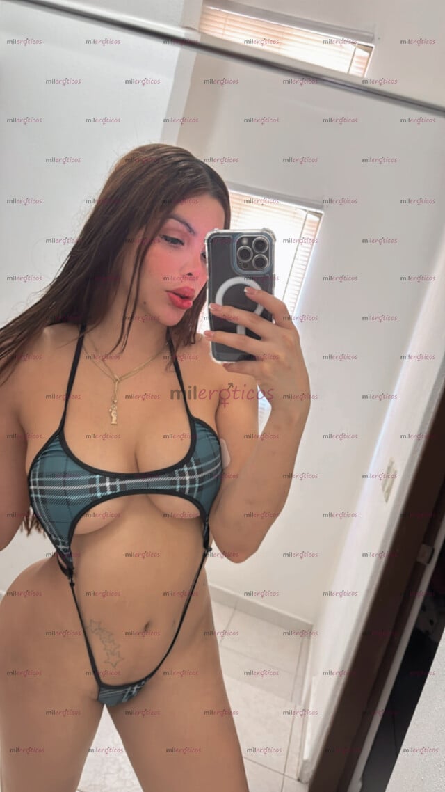 FOTOS DE KAREN UNA HERMOSA DIOSA EN LA CAMA CON UN CARAMELO DELICIOSO