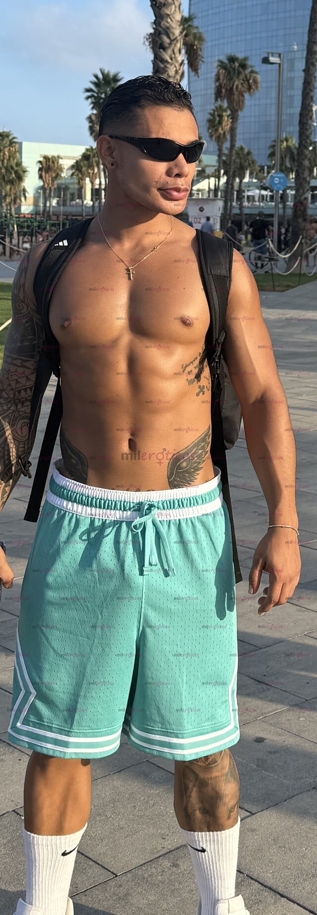 FOTOS DE ATLÉTICO , MASCULINO TATUADO, SÚPER CALIENTE Y VERGA GRUESA