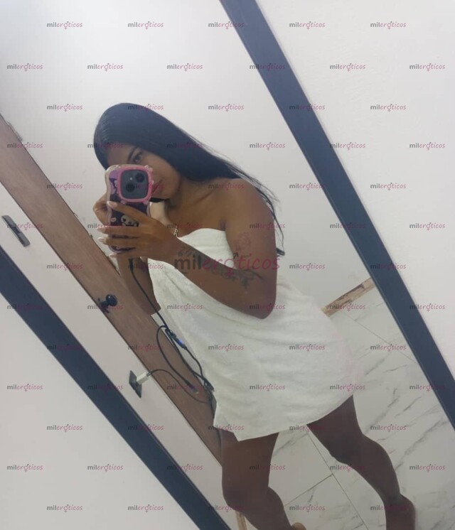 FOTOS DE SOY VENEZOLANA TENGO 18 AÑITOS FLAQUITA MUY CACHONDA Y PERVERSA EN LA CAMA