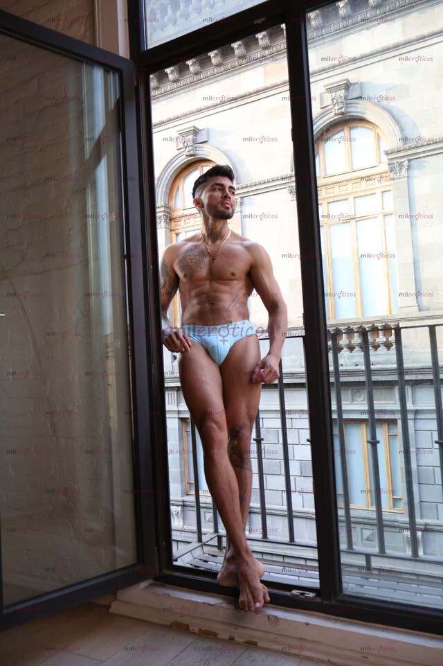 FOTOS DE MEXICANO SEXY Y CALIENTE DISPUESTO A COMPLACERTE