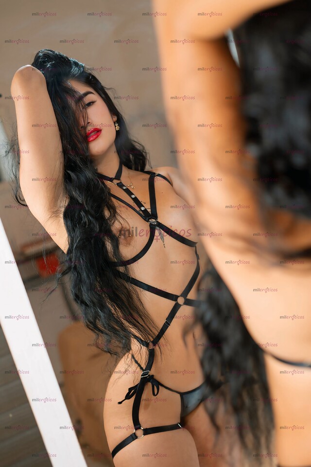 FOTOS DE PRINCESA DE PELO LARGO PERFECTAS CURVAS Y CULO D IMPACTO ADICTA AL SEXO PASIONAL