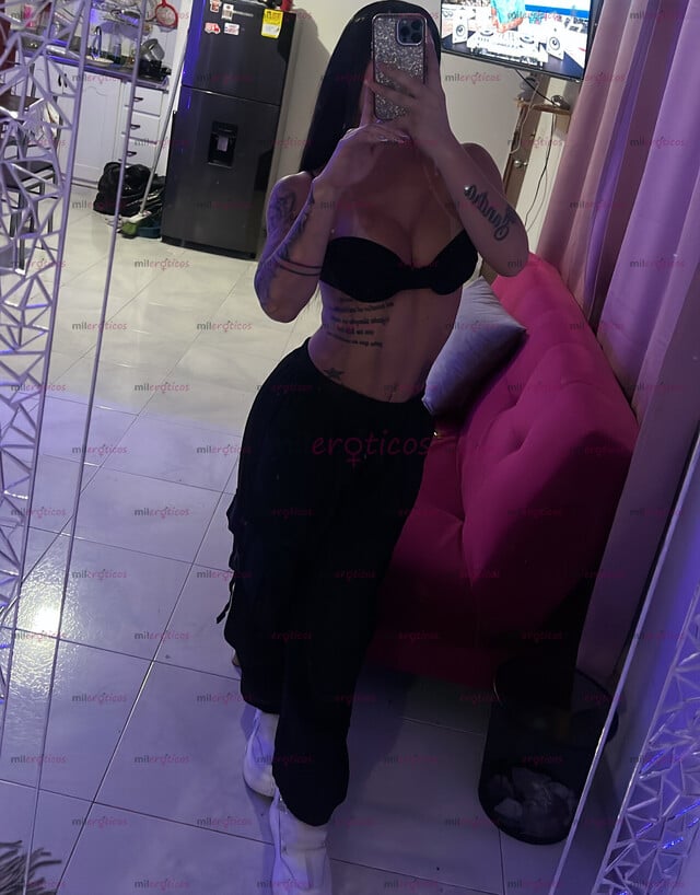 FOTOS DE HERMOSA TETONA Y MUY FEMENINA DISPUESTA A TODO