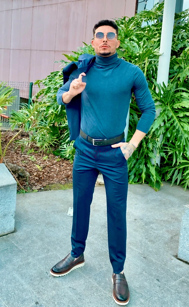 Sou logan leblanc um homem de presenca marcante olhar intenso e corpo definido pronto para proporcionar momentos de prazer conexao e exclusividade ate...