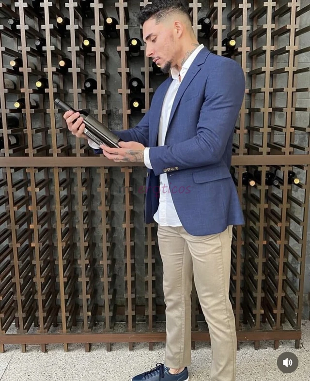 Sou logan leblanc um homem de presenca marcante olhar intenso e corpo definido pronto para proporcionar momentos de prazer conexao e exclusividade ate...