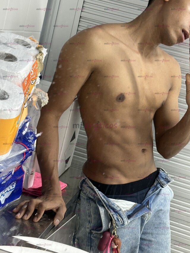 FOTOS DE POLLO COMPLACIENTE DISPUESTO A DARTE EL MEJOR TRATO BOTTOM