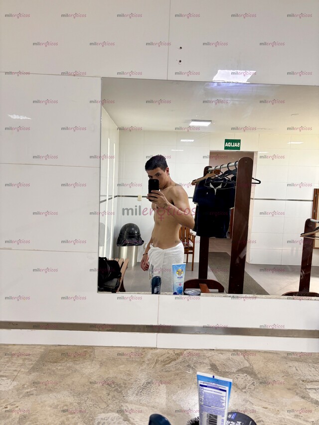 FOTOS DE JEAN CARLOS VENEZOLANO ARDIENTE Y SOBRE TODO MUY COMPLACIENTE.