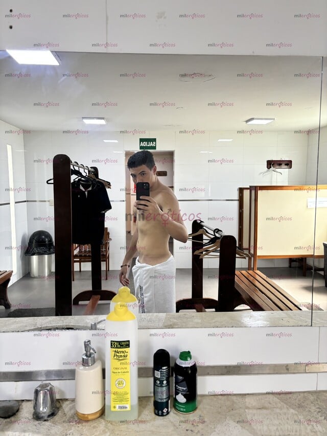 FOTOS DE JEAN CARLOS VENEZOLANO ARDIENTE Y SOBRE TODO MUY COMPLACIENTE.