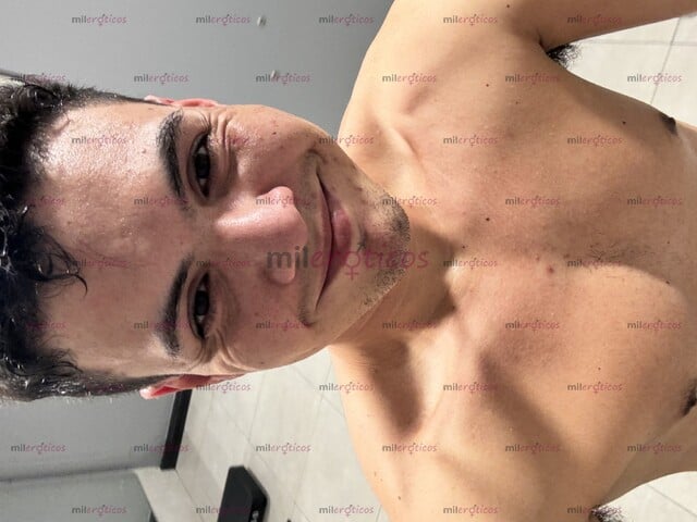 FOTOS DE JEAN CARLOS VENEZOLANO ARDIENTE Y SOBRE TODO MUY COMPLACIENTE.