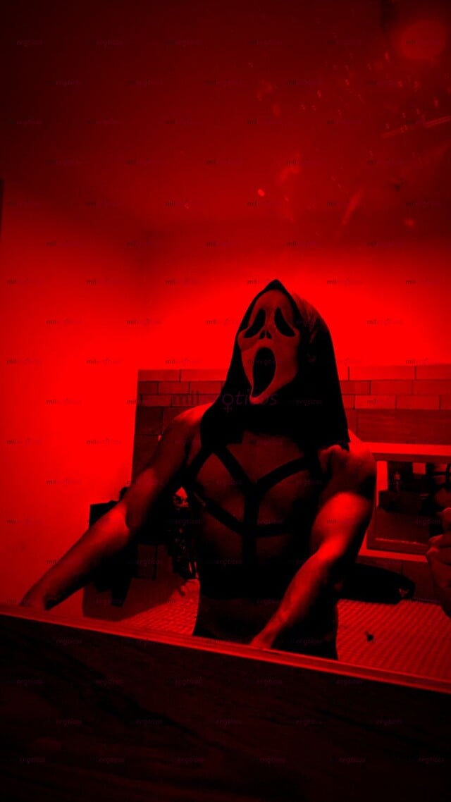 FOTOS DE HOLA SOY ANTHONY UN CHICO HETEROSEXUAL Y ADICTO AL SEXO VERSIÓN HALLOWEEN. .