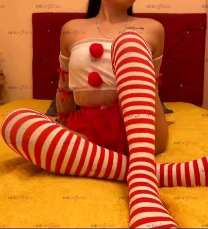 FOTOS DE BRILLITH 19 AÑITOS VEN Y JUEGA CON ESTA PAYASITA Y TOCA ESTOS LINDOS POMPONES
