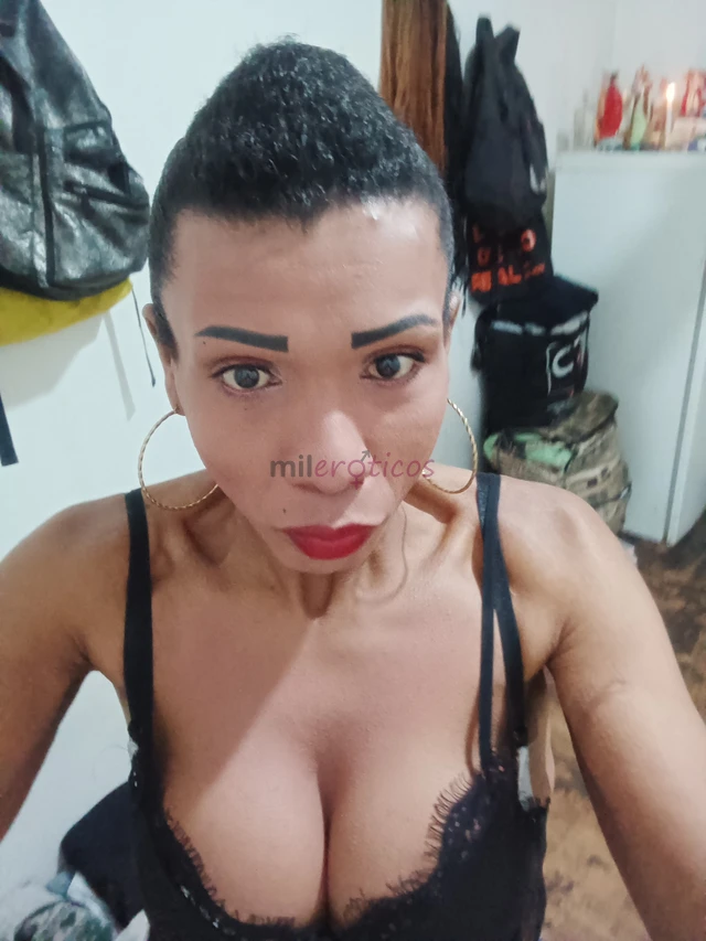 Les ofresco un buen servicio bueno bonito y economico besitos d pololos trato d parejas caricias chupadita besitos negro lluvia dorada y blanca igual...