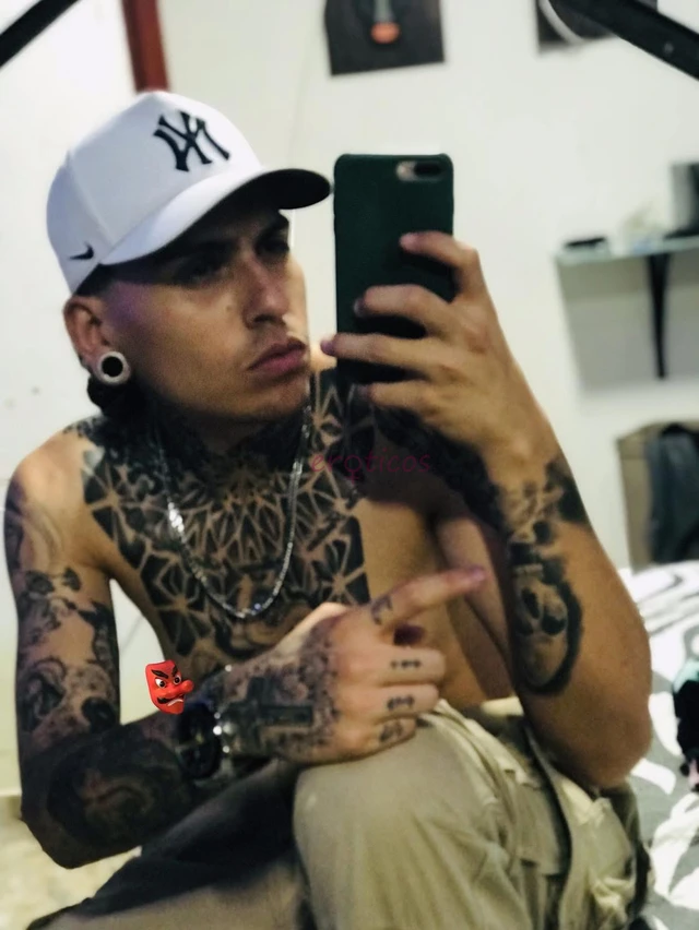 Para tener existo solo es necesario confiar en ti mismo hola soy daniel un colombiana paisa medellin dispuesto a cumplir todas tus fantacias si quiere...