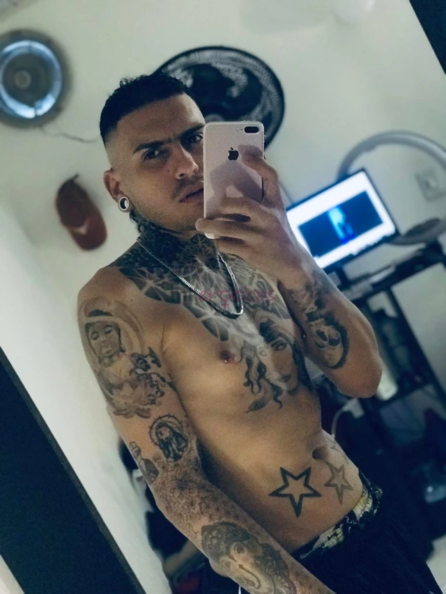 Para tener existo solo es necesario confiar en ti mismo hola soy daniel un colombiana paisa medellin dispuesto a cumplir todas tus fantacias si quiere...