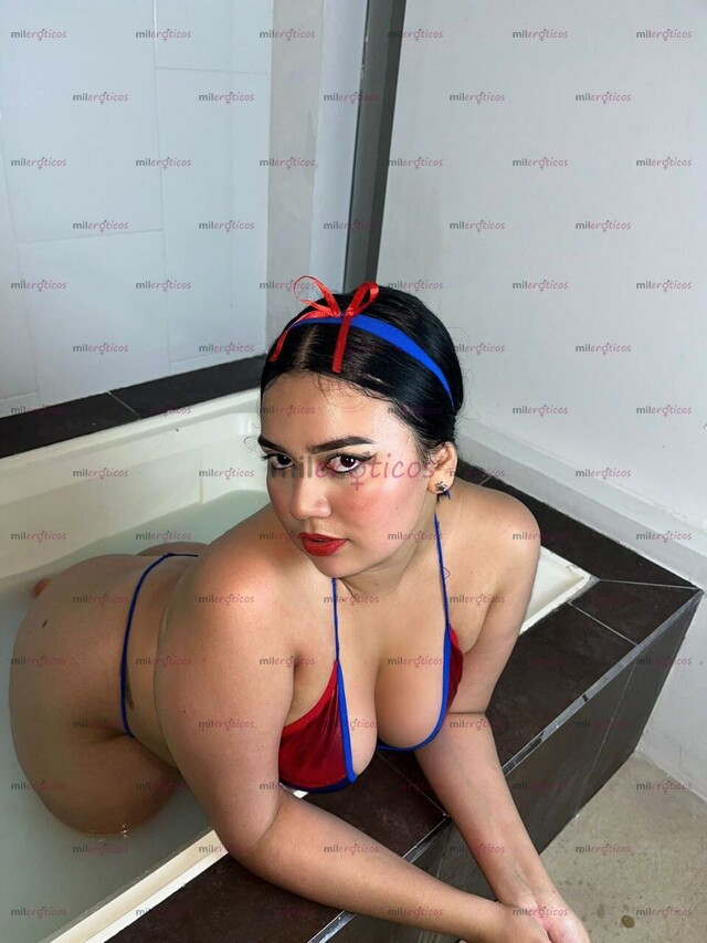 FOTOS DE HERMOSA JOVENCITA CON UN CULO DELICIOSO, HACE SHOW DE VOMITO Y VERIFICA GRATIS