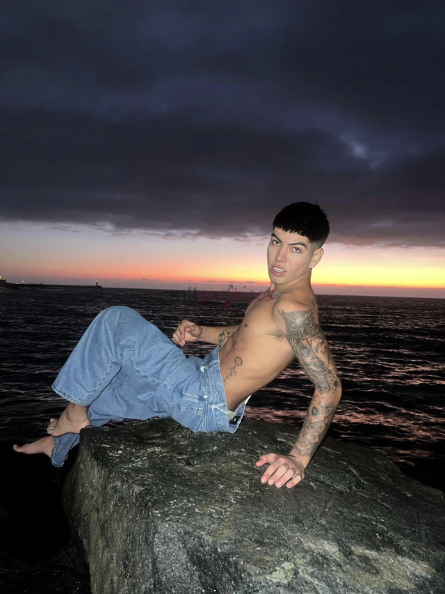 Hola soy andres chico vergon activo de 22 ano amp estoy dispuesto a cumplir tus fantacia sexuales amp nuevo pollo de tan solo 21 anos listo y cargado...