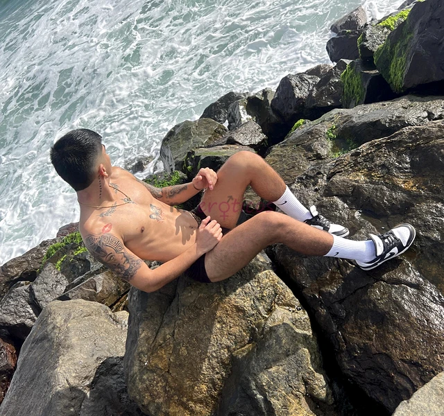 Hola soy andres chico vergon activo de 22 ano amp estoy dispuesto a cumplir tus fantacia sexuales amp nuevo pollo de tan solo 21 anos listo y cargado...