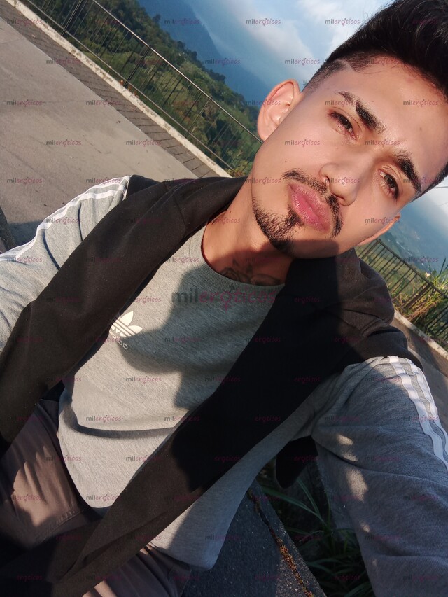 FOTOS DE JOVEN, AMABLE, SIMPÁTICO, FETICHISTA, VERSÁTIL BUENA VERGA, BUEN CULO