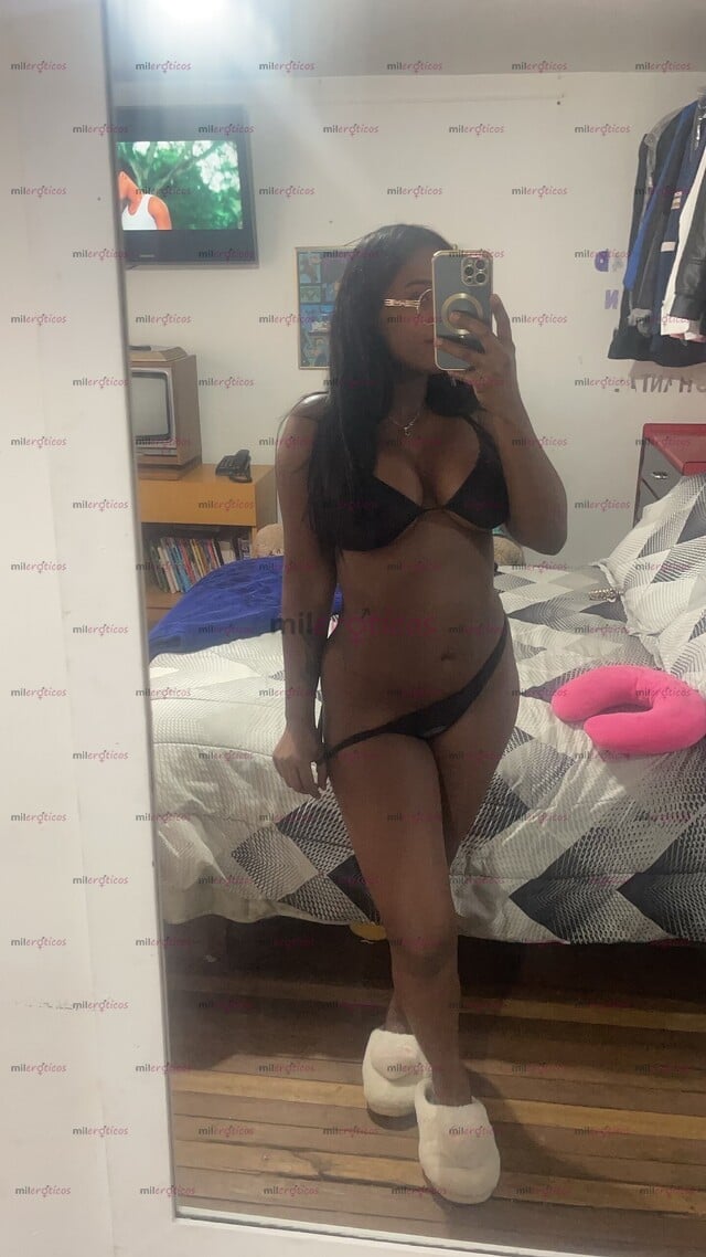FOTOS DE HOLA SOY ROXY, SOY UNA CHICA DE BUEN CUERPO, PELO NEGRO, OJO NEGRO, SENOS GRANDE