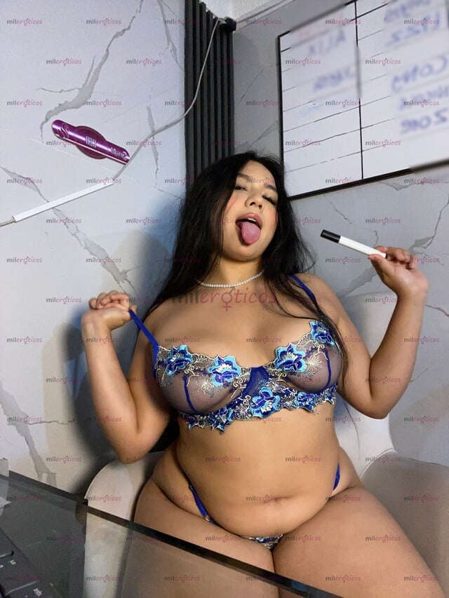 FOTOS DE COLOMBIANA GORDIBUENA DE 18, CON GANAS DE UNA BUENA POLLA DESDE 70
