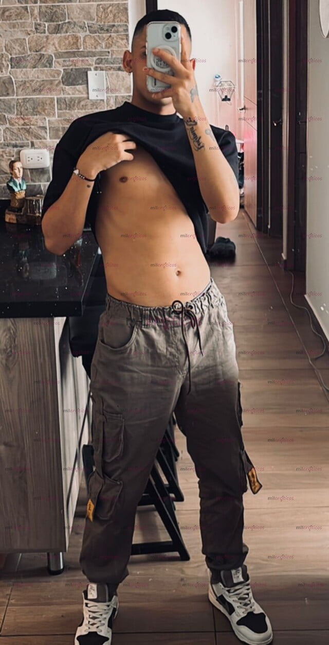 FOTOS DE HOMBRE MORENO APASIONADO DISPUESTO A CUMPLIR TUS FANTASÍAS