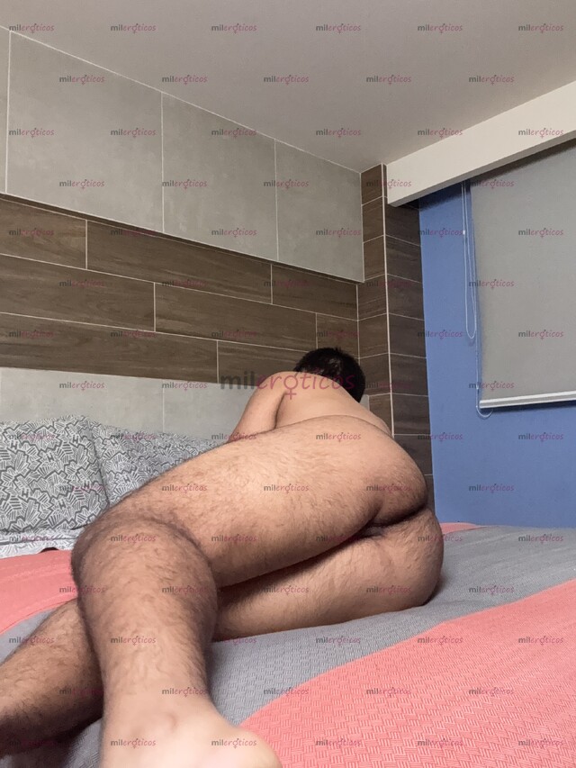 FOTOS DE JOVEN PASIVO DISCRETO, PELUDO Y PIERNÓN