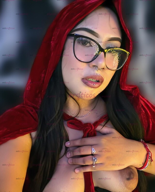 FOTOS DE MIA LA CAPERUCITA MÁS TRAVIESA DEL BOSQUE, SE MI LOBO Y CÓMEME