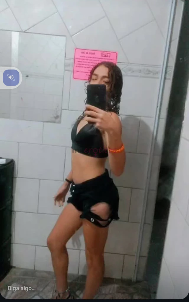 Me chamo michele tenho 20 anos tenho cabelos e olhos castanhos e sou baixa gosto de me parecer como uma gosto de usar tiaras presilhas e arquinhos amo...