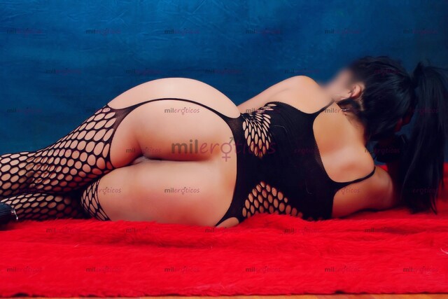 FOTOS DE FLAQUITA CON VAGINA SUPER JUGOSITA PARA DARTE UNA RICA DESLECHADA