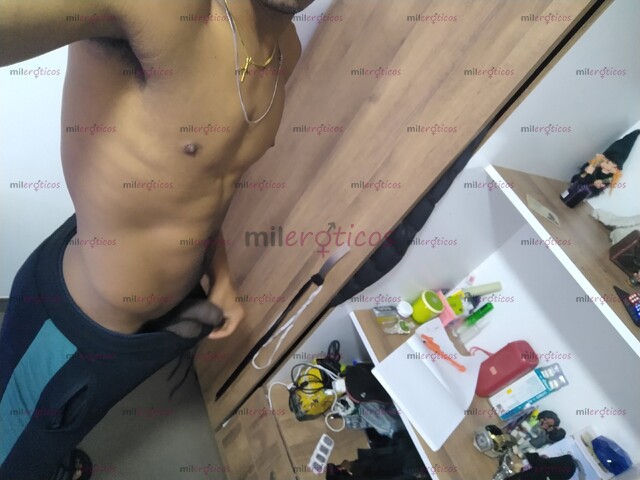 FOTOS DE GIGOLO DISPUESTO A CUMPLIR CUALQUIER FANTASIA
