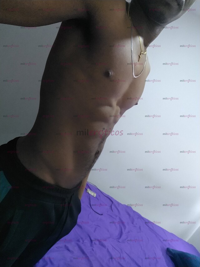 FOTOS DE GIGOLO DISPUESTO A CUMPLIR CUALQUIER FANTASIA