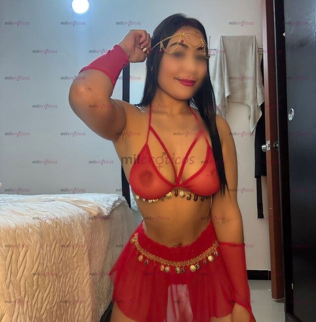 FOTOS DE BELLA MUJER DE FIGURA SENSUAL DELGADA CABELLO NEGRO Y LARGO PECHOS NATURALES