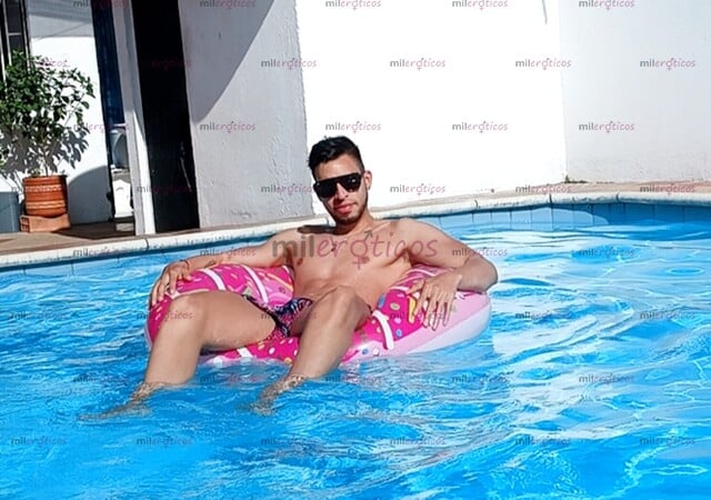 FOTOS DE BISEXUAL ALTO, SERIO, DOTADO DISPONIBLE PARAA DARTE PLACER