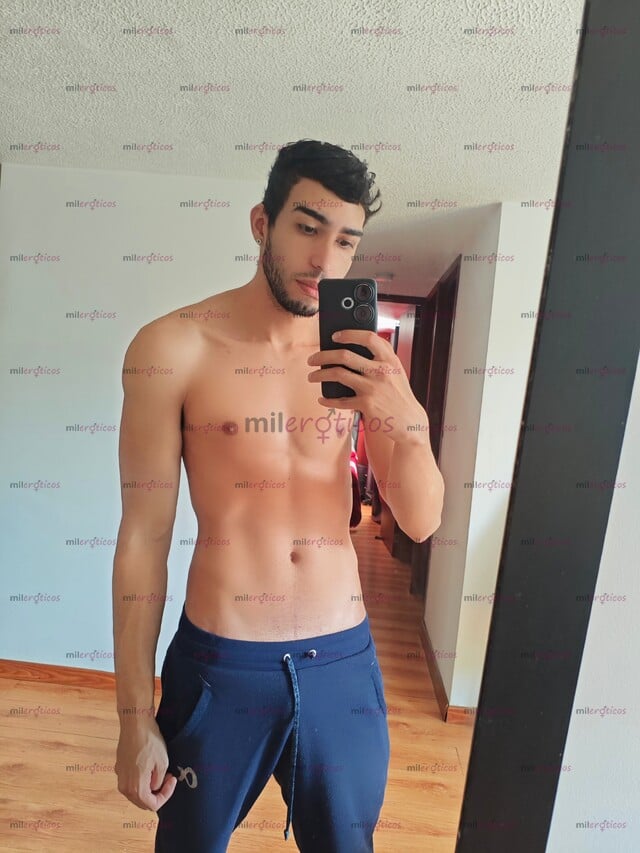 FOTOS DE BISEXUAL ALTO, SERIO, DOTADO DISPONIBLE PARAA DARTE PLACER