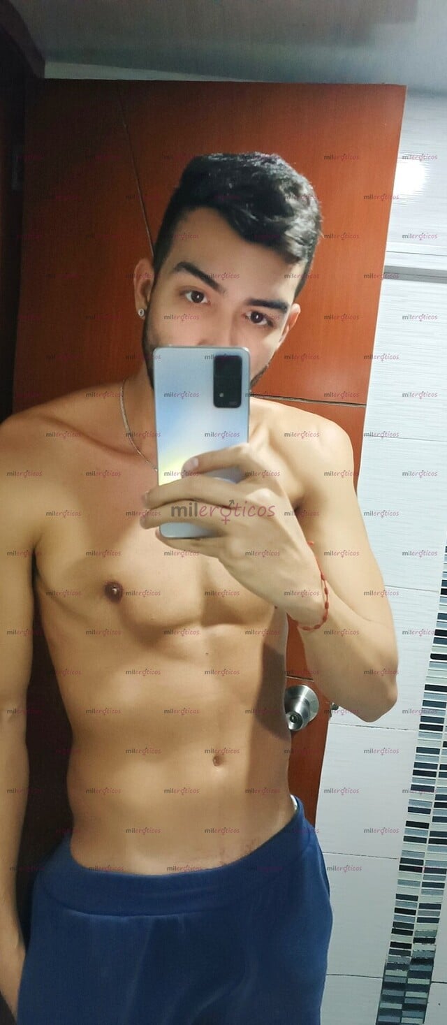 FOTOS DE BISEXUAL: ALTO, SERIO,DOTADO ,VERSÁTIL,MUY CALIENTE Y COMPLACIENTE
