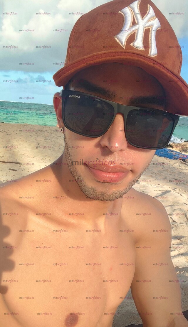 FOTOS DE BISEXUAL: ALTO, SERIO,DOTADO ,VERSÁTIL,MUY CALIENTE Y COMPLACIENTE
