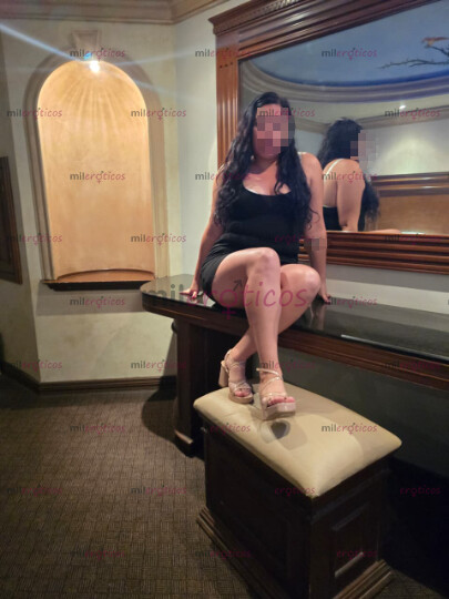 FOTOS DE MONSE INICIANDO EN EL MEDIO, EXTREMADAMENTE COMPLACIENTE