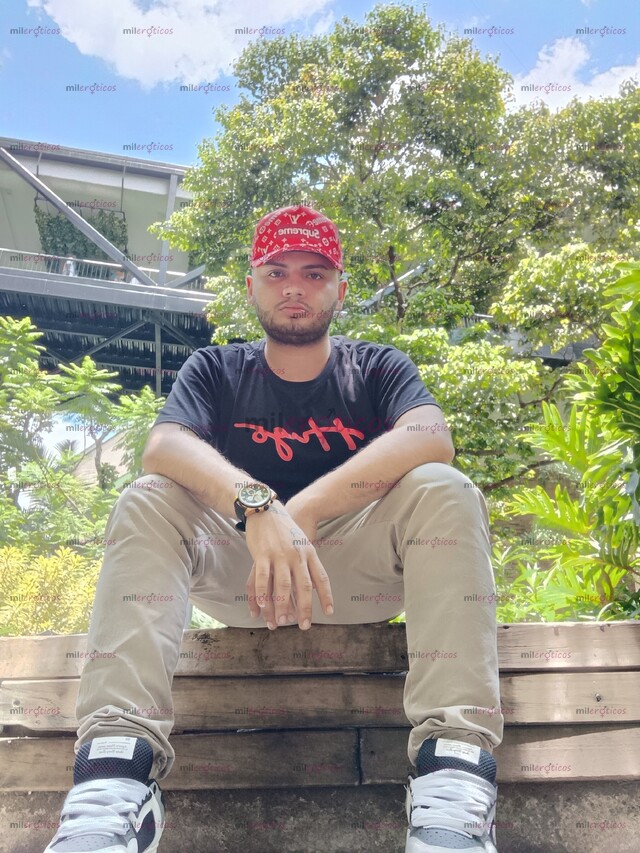 FOTOS DE JOSE CON SITIO DISPUESTO A TODO 24 AÑOS SERIO BARBADO VELLUDO