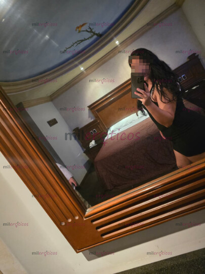 FOTOS DE MONSE INICIANDO EN EL MEDIO, EXTREMADAMENTE COMPLACIENTE