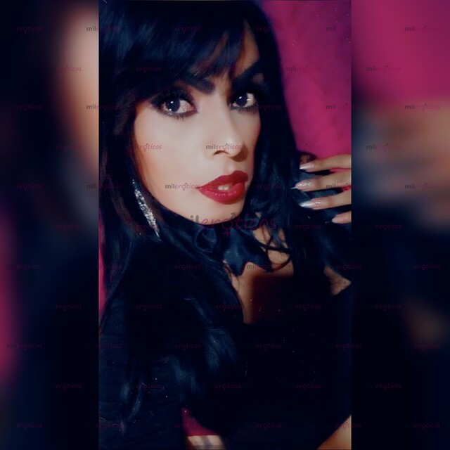 FOTOS DE APASIONADA Y GUAPÍSIMA CHICA TRANS SUPER FEMENINA Y MUY CACHONDA