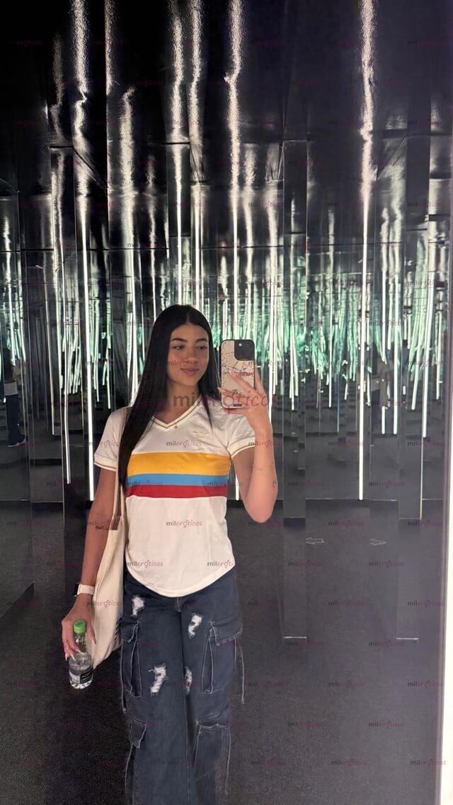 FOTOS DE MORENA NATURAL, SIMPÁTICA Y CON UN TOQUE MUY SENSUAL
